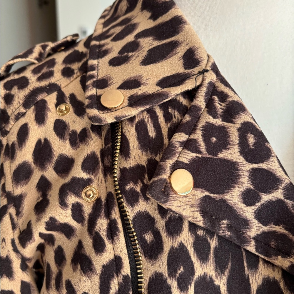 Chic Leopard Print Jacket - Picture 4 of 9